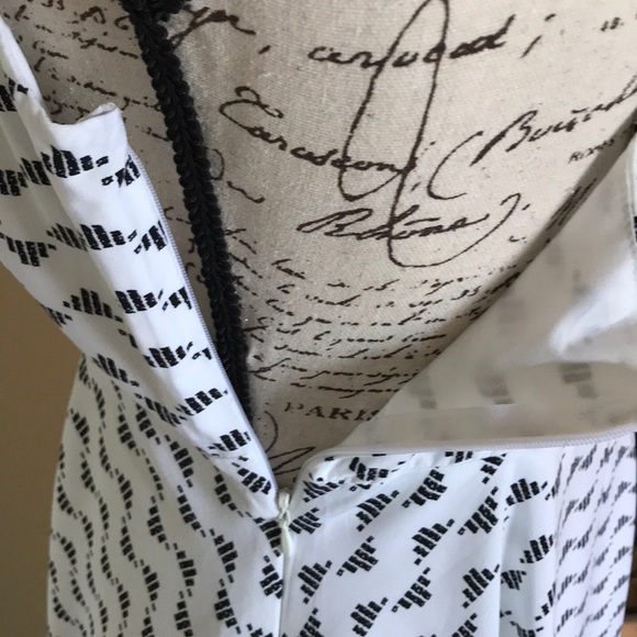 💕NWOT💕 WHITE WITH BLACK PATTERN MIDI SUNDRESS - Picture 7 of 7